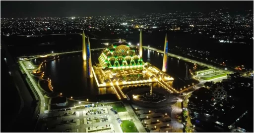 image for article Masjid Al Jabbar Bandung, Tempat Wisata Religi Ngehits Dan Instagenik