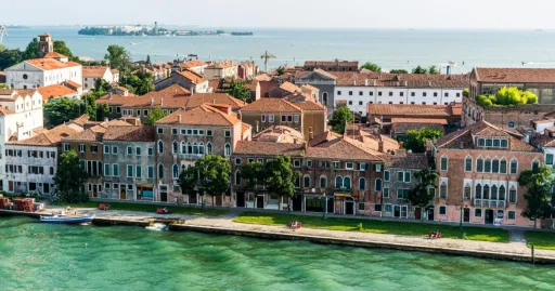 image for article Masih Over Tourism, Tiket Masuk Ke Venice Dinaikkan Pada 2025