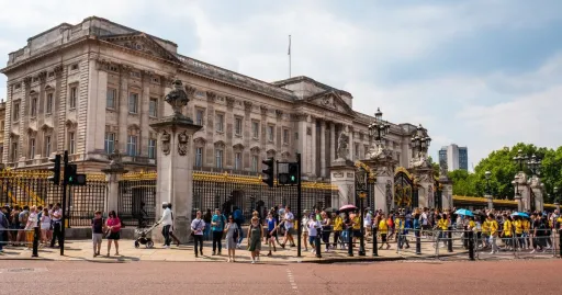 image for article Ruang Balkon Istana Buckingham Dibuka Untuk Wisata, Harga Tiketnya Wow! 
