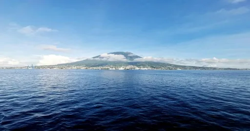 image for article Mendaki Gunung di Maluku, Cek Sederet Gunungnya Yang Mengesankan