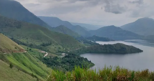 image for article Hotel di Samosir Dekat Danau Toba, Kece Untuk Liburan Keluarga