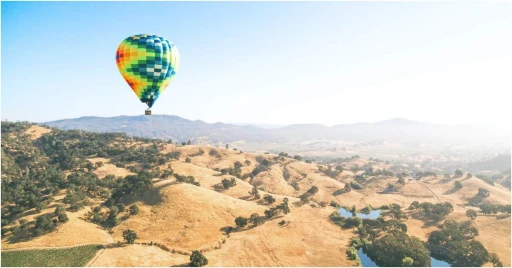 image for article Wisata Balon Udara Di Indonesia, Tiga Tempat Ini Tawarkan Sensasi Ala Cappadocia