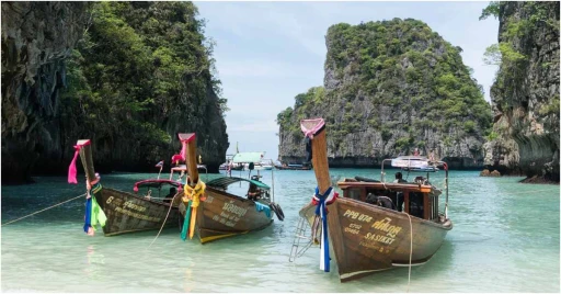 image for article Mulai April, Turis Masuk Thailand Harus Bayar 128 Ribu Rupiah