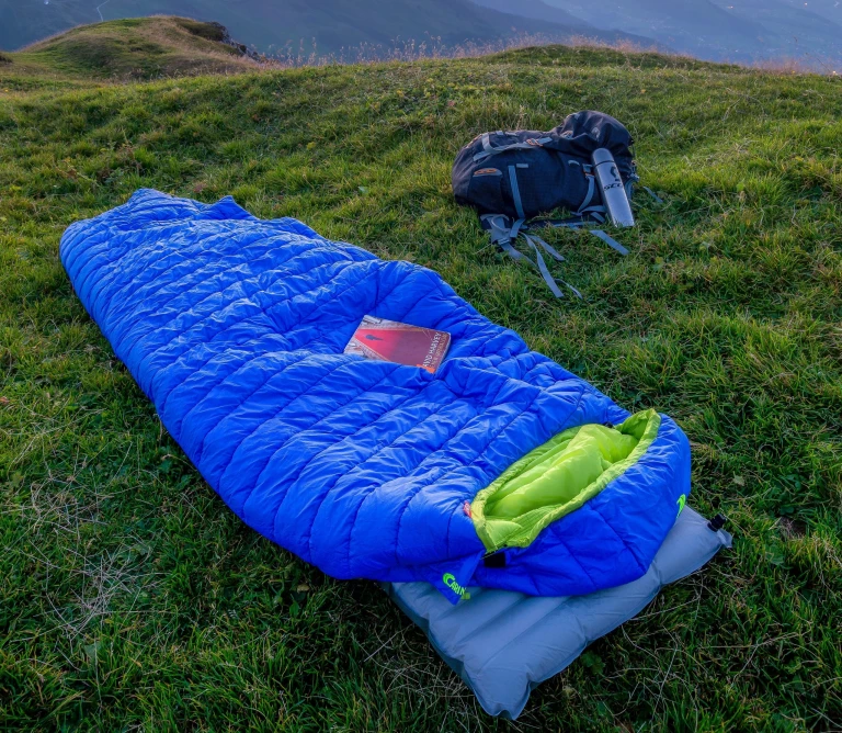 Perlengkapan camping - Sleeping bag