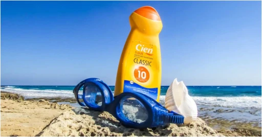 image for article Sunscreen Itu Penting! Mengapa Kamu Harus Membawanya Saat Traveling