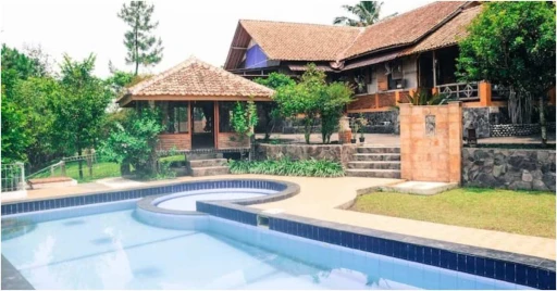 image for article Villa Di Sukabumi Dengan Nuansa Pedesaan Yang Adem Dan Asri