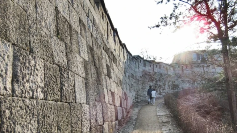 The Seoul City Wall Trail, Korea Selatan