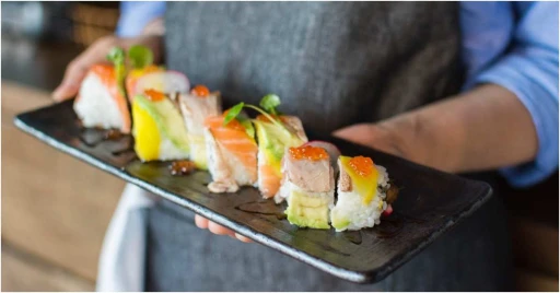 image for article Cara Makan Sushi, Ternyata Makan Menggunakan Sumpit Itu Tak Lazim