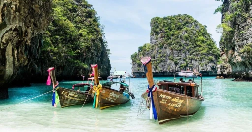image for article Traveler Bisa Kunjungi Phuket Tanpa Karantina Mulai 1 Juli