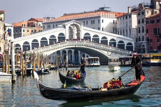 image for article Kebijakan Tiket Masuk Wisata Ke Venezia Untuk Sementara Ditunda