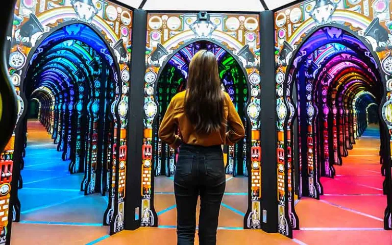 Science Centre Singapore - Professor Crackitt&#039;s Light Fantastic Mirror Maze