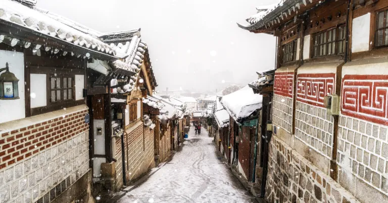 Wisata musim dingin Seoul - Bukchon Hanok Village