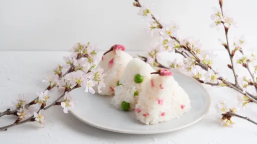 image for article 10 Makanan Yang Harus Dicoba Ketika Festival Bunga Sakura