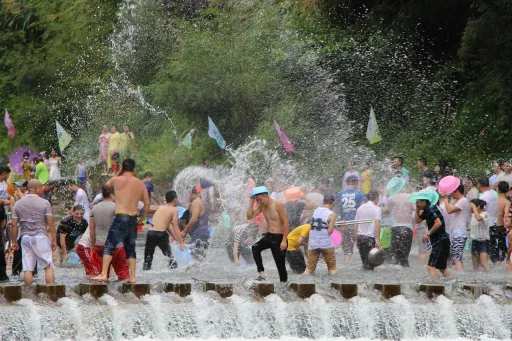 image for article Kuliner Thailand Yang Wajib Dicoba Saat Festival Songkran