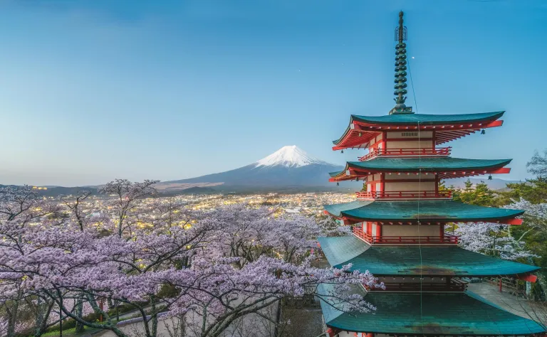 Tempat Melihat Sakura Jepang - Chureito Pagoda