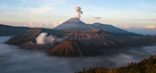 Perhatian, Jalur Pendakian Gunung Semeru Ditutup Total image for article Perhatian, Jalur Pendakian Gunung Semeru Ditutup Total