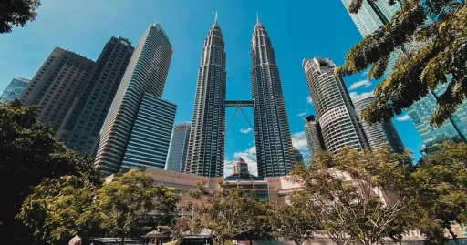 image for article Hal Menarik Yang Bisa Dilakukan Di Petronas Twin Towers Kuala Lumpur