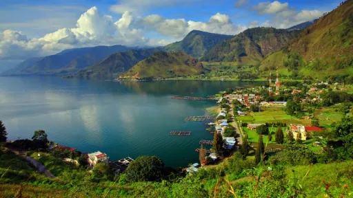 image for article Liburan Keluarga di Danau Toba yang Ramah Wisatawan Muslim