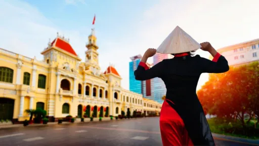 image for article Vietnam Mengeluarkan Golden Visa, Bisa Dapat Izin Tinggal 10 Tahun