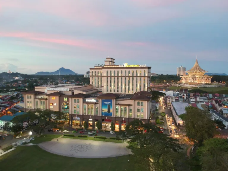 Hotel terbaik di kuching