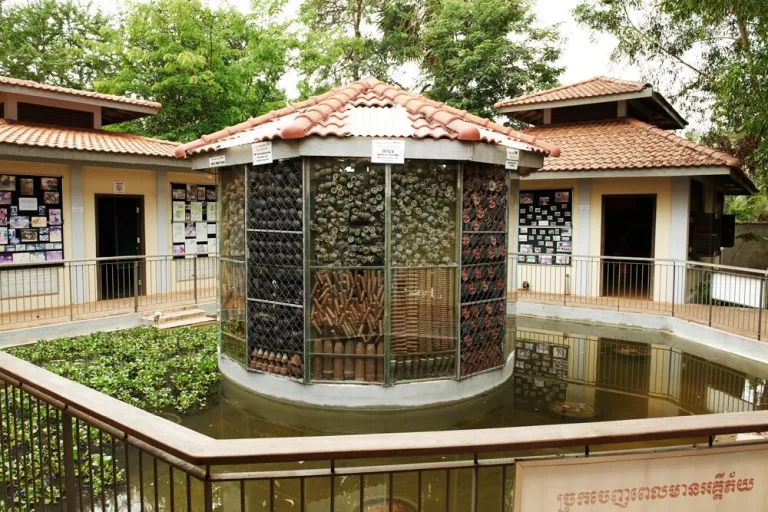 Wisata Siem Reap Kamboja - The Cambodia Landmine Museum