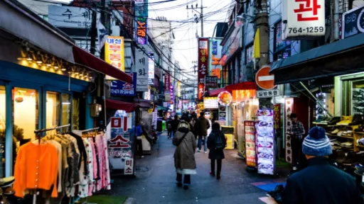 image for article 10 Rekomendasi Tempat Thrifting di Seoul, Murah dan Banyak Barang Unik