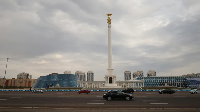 Wisata Astana, Kazakhstan - Independence Square and Kazak Eli Monument