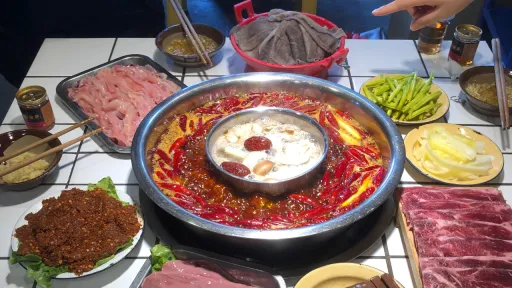 image for article 10 Tempat Makan Halal di Chongqing, China Yang Punya Cita Rasa Lokal Autentik dan Lezat
