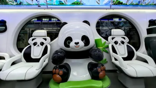 image for article Kereta Panda di Chongqing, China Jadi Daya Tarik Wisata