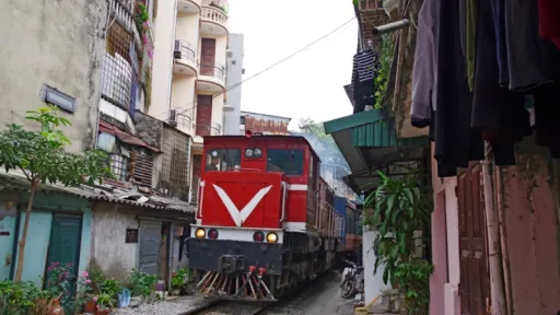 image for article Panduan Lengkap Naik Kereta di Vietnam: Rute, Tips, dan Perjalanan Penuh Pemandangan