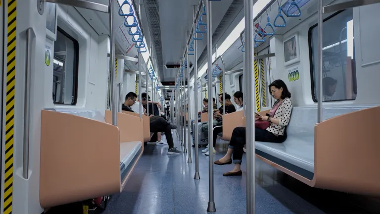 Aplikasi Liburan China - Transportasi dan akomodasi