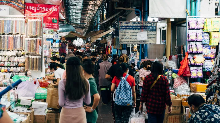 Wisata Ayutthaya Thailand - Chao Phrom Market