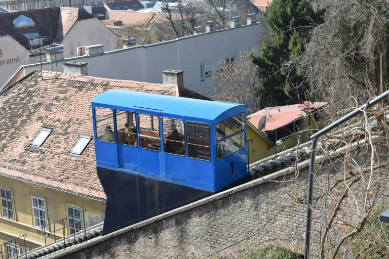 Wisata Zagreb Kroasia - Zagreb Funicular Railway