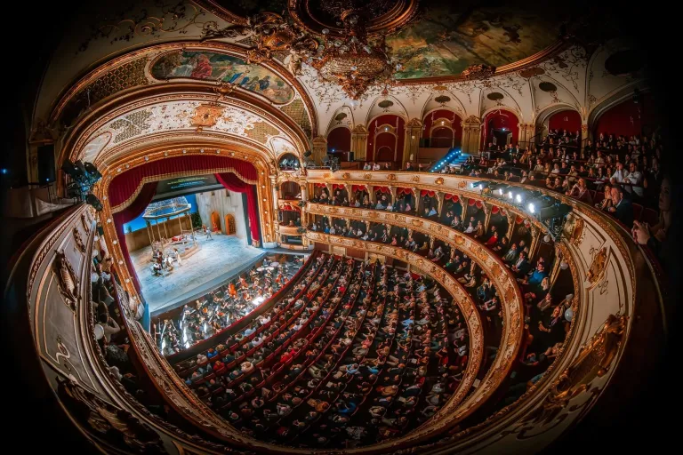 Wisata Zagreb Kroasia - Croatian National Theatre