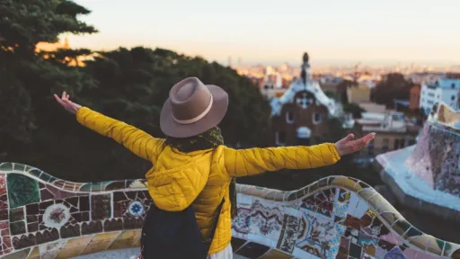 image for article Barang yang Wajib Dibawa Solo Traveler Saat Liburan ke Luar Negeri Sendirian