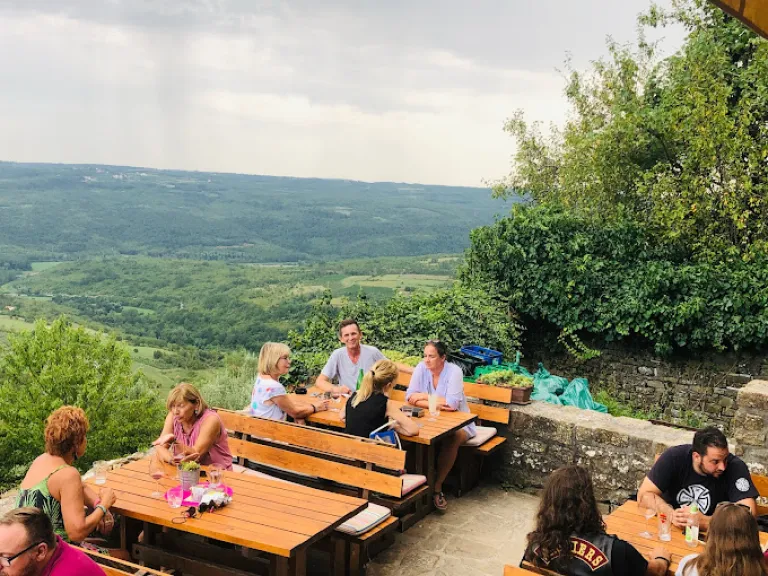 Restoran Groznjan Kroasia - Bar Vero aModoMio