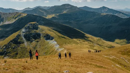 image for article 10 Barang Wajib untuk Hiking Pertama Kali, Biar Petualanganmu Lancar