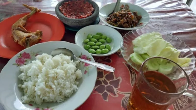 Kuliner Legendaris Purwokerto - Ayam Goreng Kalibogor