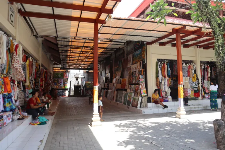 Tempat Belanja Oleh-oleh Murah Bali - Pasar Guwang