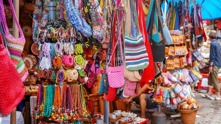 Tempat Belanja Oleh-oleh Murah Bali - Pasar Seni Legian