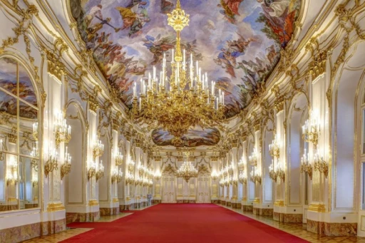 image for article 6 Hal Keren Dan Istimewa Yang Ternyata Bisa Kamu Lakukan Di Istana Kekaisaran Austria
