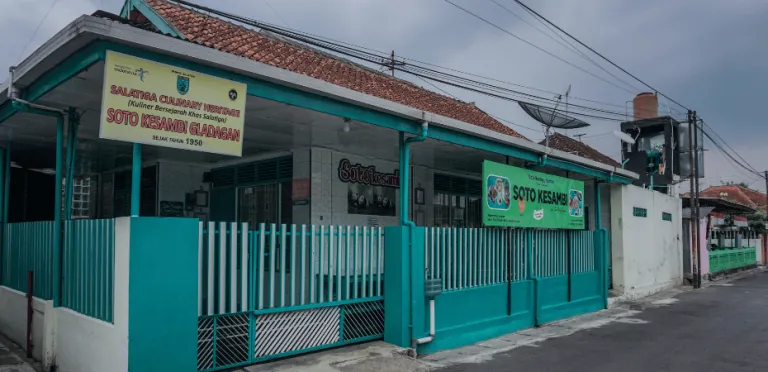 Tempat Makan Kuliner Legendaris Salatiga - Soto Kesambi Pak Wianto (Tan Ping Tjwan)