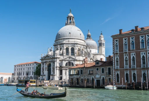 image for article Wisata Ke Venezia, Turis Bakal Dikenai Tiket Masuk