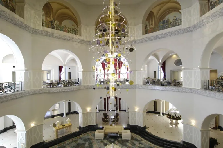 Lokasi Syuting Alice in Borderland - Royal Oak Hotel Spa &amp; Gardens