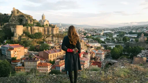 image for article 12 Destinasi Wisata Populer di Georgia Yang Keindahannya Bikin Takjub