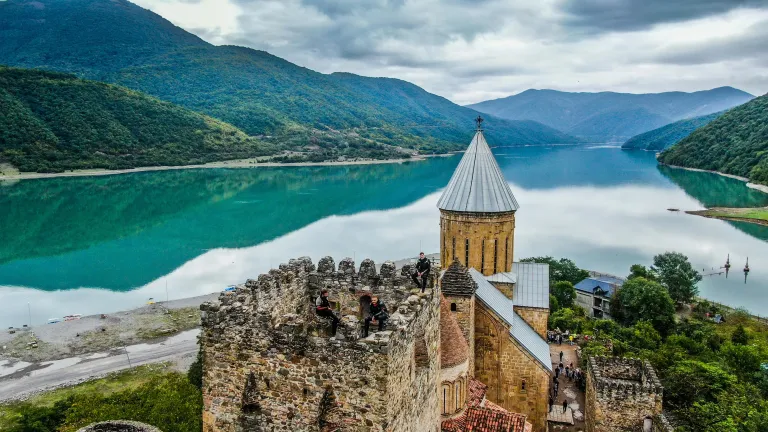 Wisata Georgia - Ananuri Fortress Complex