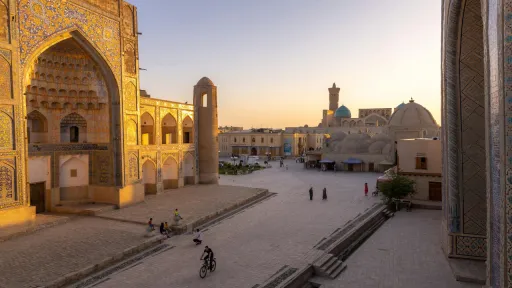 image for article Cukup Paspor! Inilah 11 Destinasi Wisata Populer di Uzbekistan Yang Wajib Kamu Kunjungi