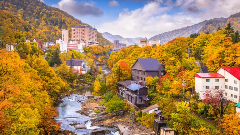 Tempat Wisata Musim Gugur Jepang - Jozankei Onsen