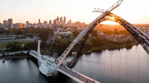 image for article Jelajah Australia Barat: Panduan Wisata Ramah Muslim, dari Kuliner Halal Hingga Petualangan Seru