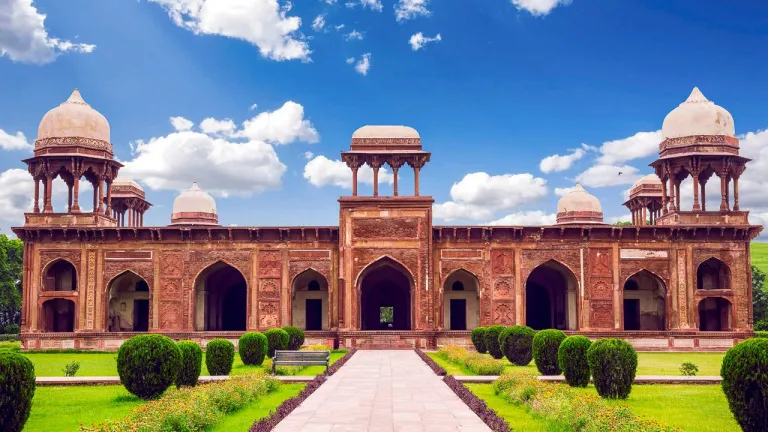 Wisata Agra India - Tomb of Mariam-uz-Zamani